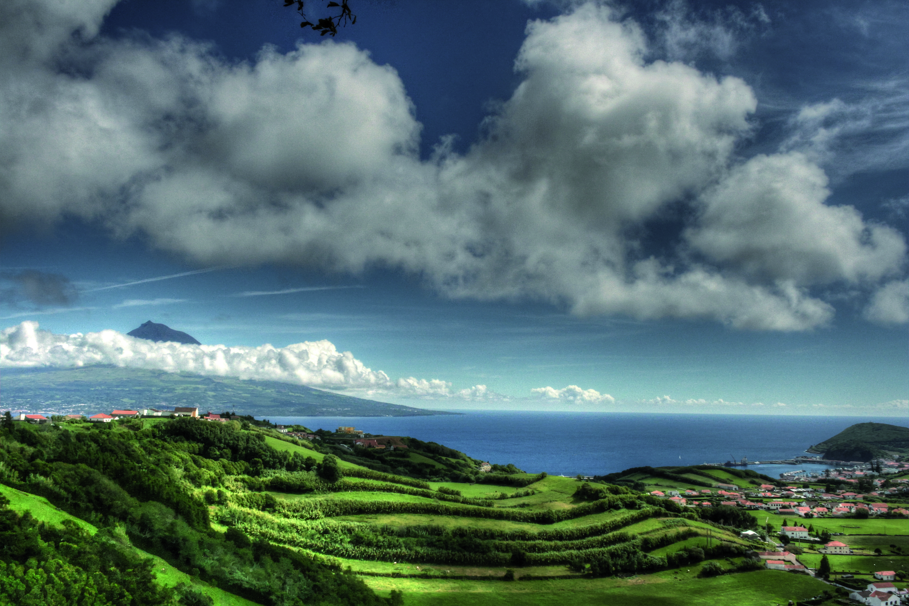 Blick von der Insel Faial nach Pico 