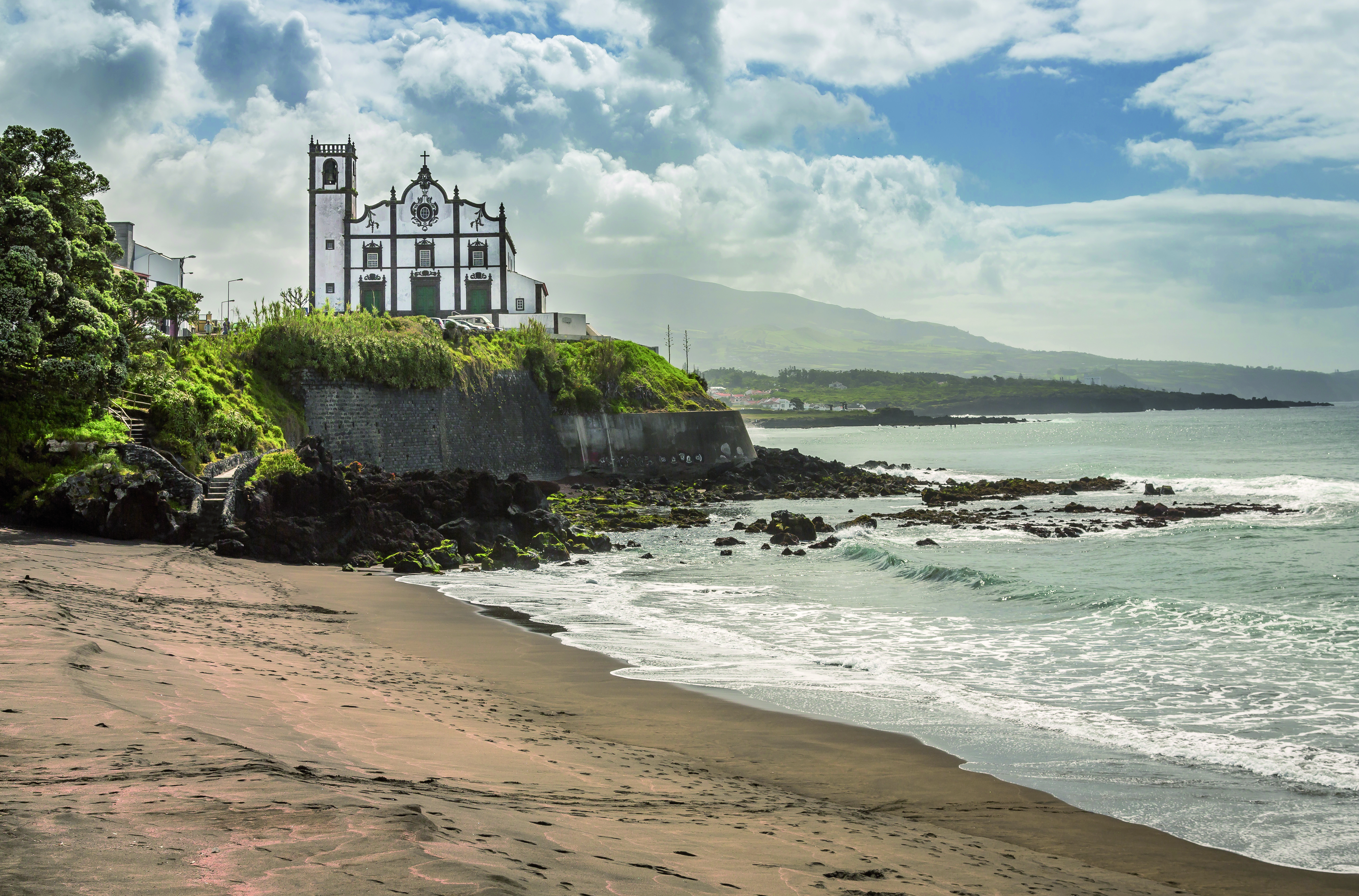 Ponta Delgada, ein Städtchen mit weissen Häusern und barocken Kirchen