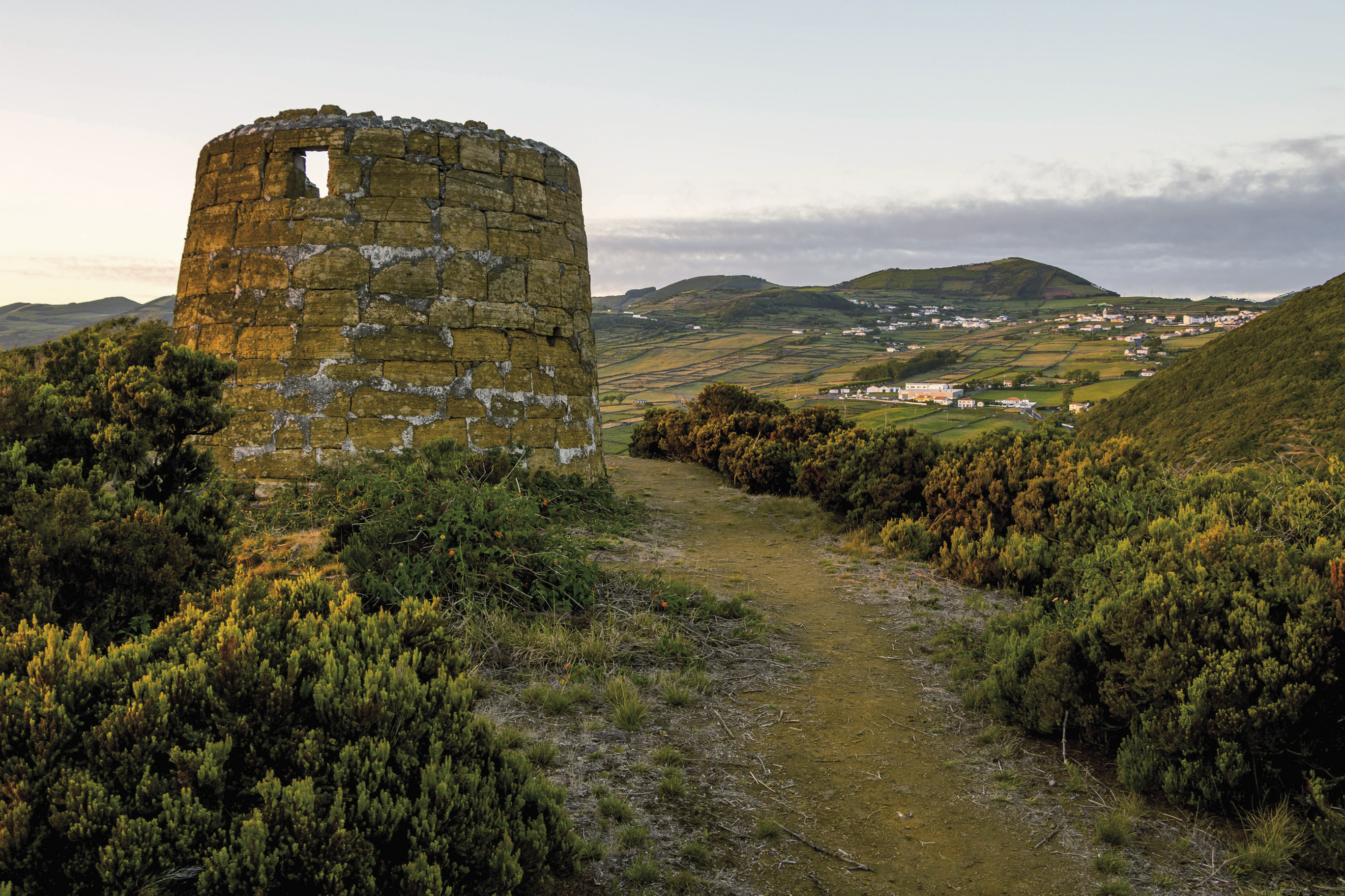 Historischer Wachturm auf der Insel São Jorge 